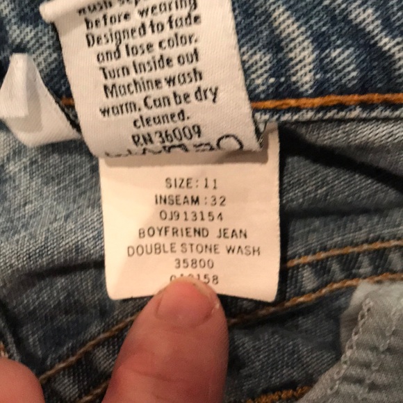 Size 11 Calvin Klein boyfriend Jean. Button fly - Picture 7 of 7